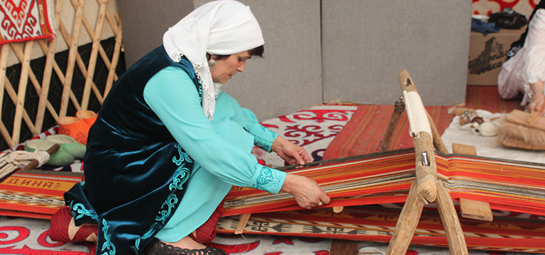 kazakhstan artisans kulyash at loom