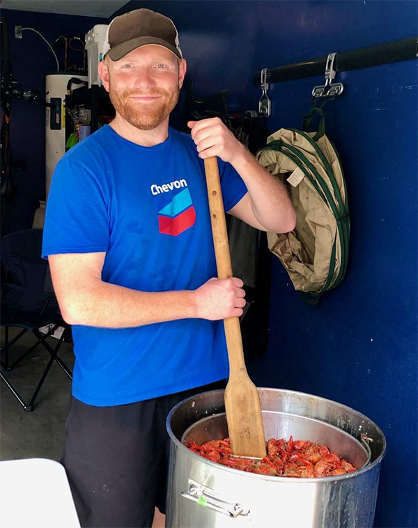 serving up crawfish to help the service industry